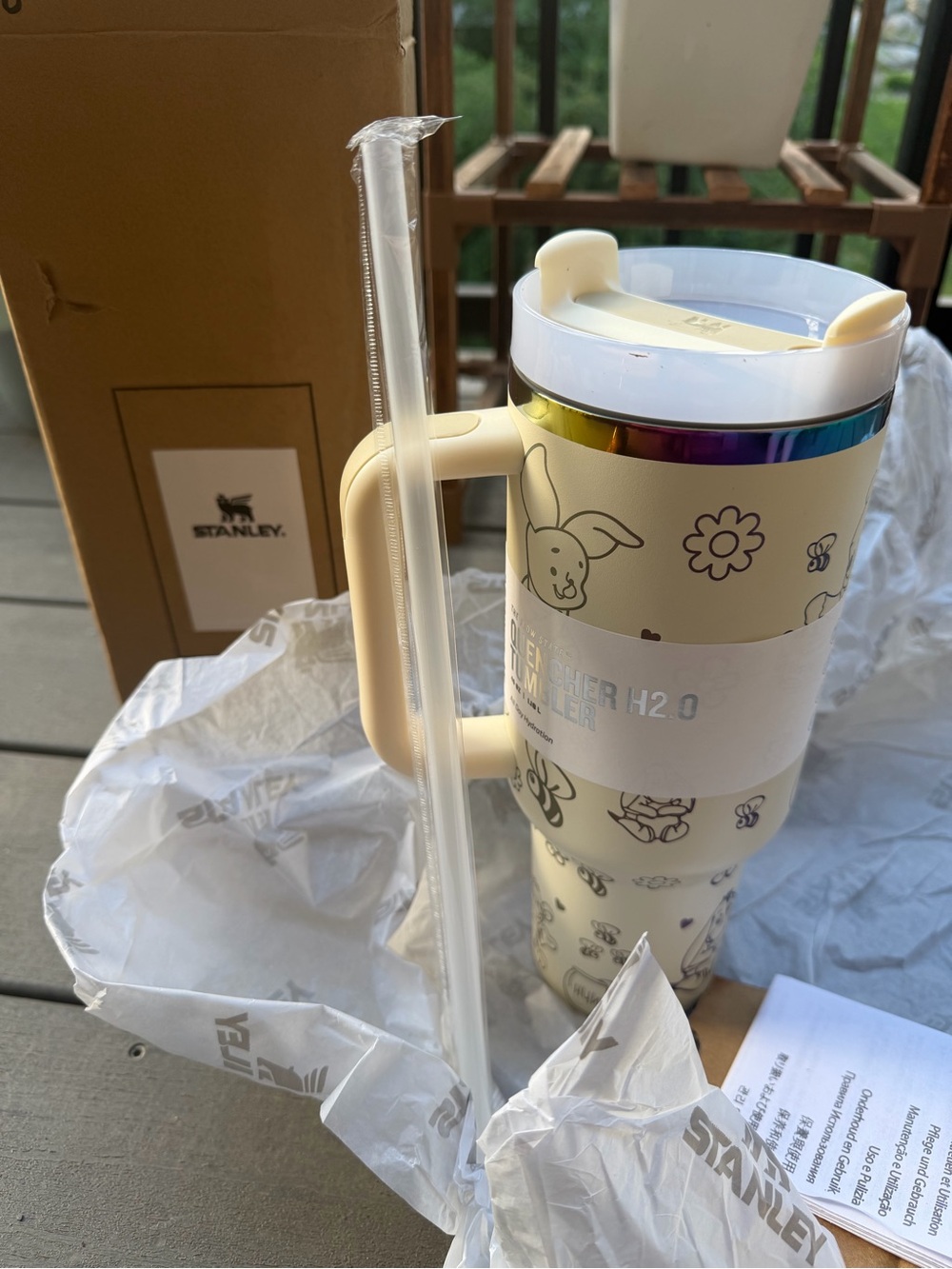 Stanley Adventure Quencher H2.0 Tumbler - Winnie the Pooh Cream with Rainbow Rim